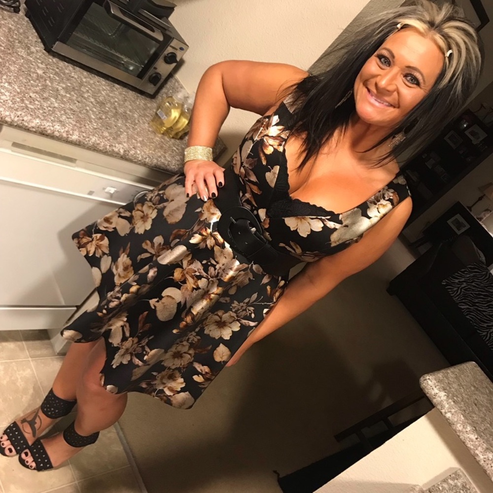 Sexy low cut black and floral dress size large - Picture 1 of 6